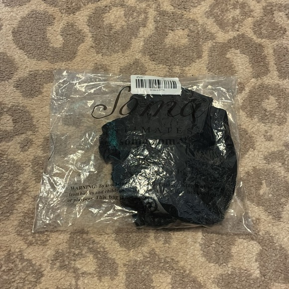 NWT Soma Sensuous Lace Unlined Elegant Black Lace Bra 38C - Picture 3 of 3